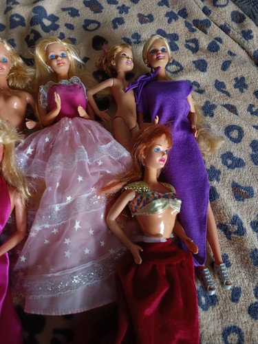 Acht barbie puppen - acht,